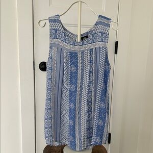 Bobeau Blue and White Patterned Sleeveless Blouse